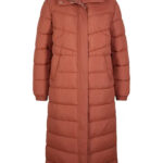 Lange, gewatteerde jas met capuchon